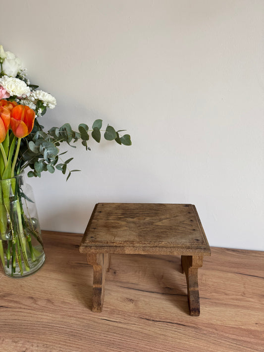 Tabouret en bois brut vintage