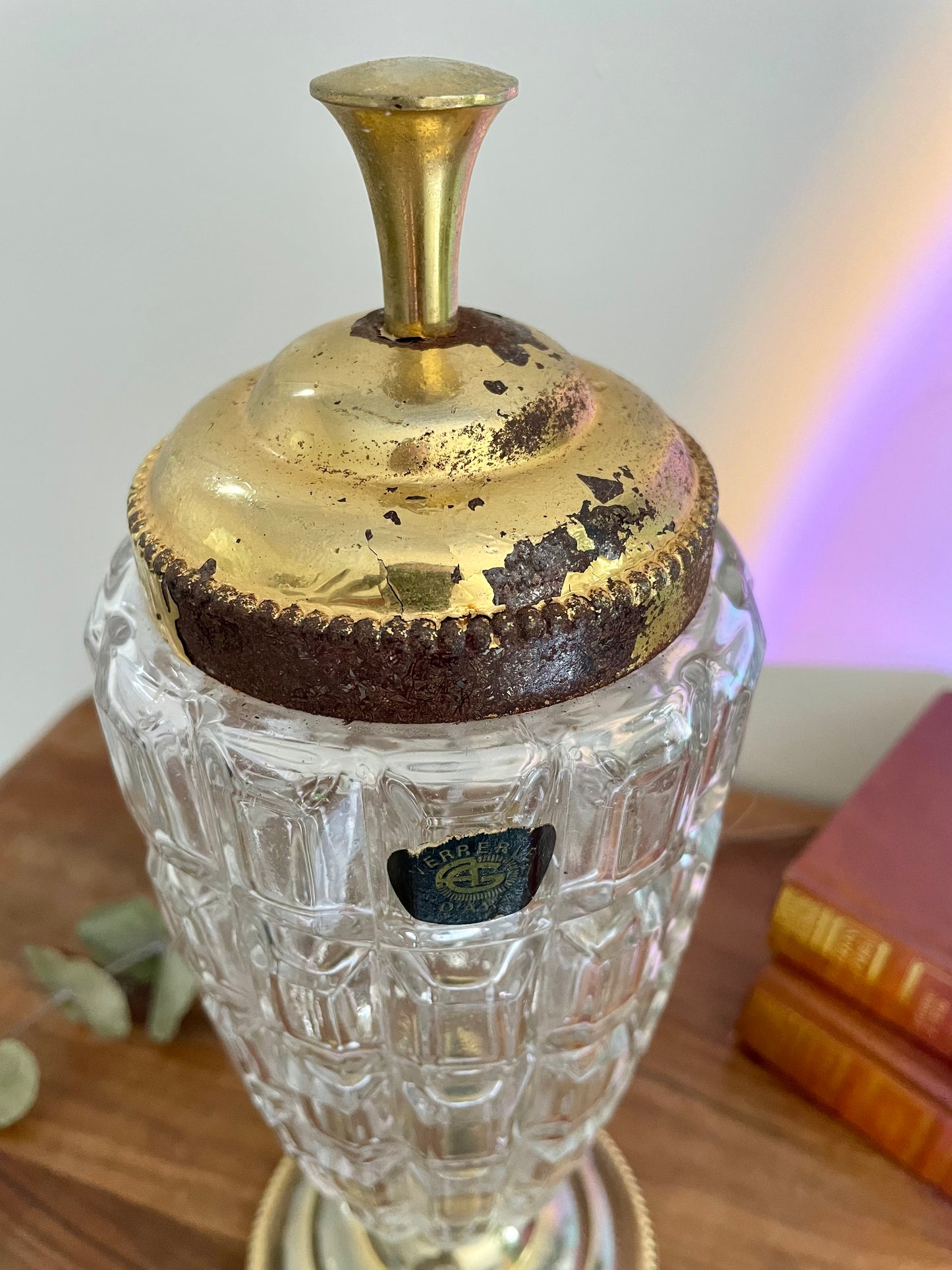 Grand bonbonnière en verre et métal doré