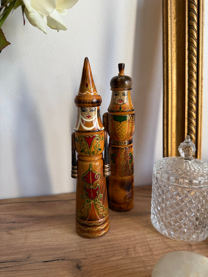 Figurines asiatiques en bois