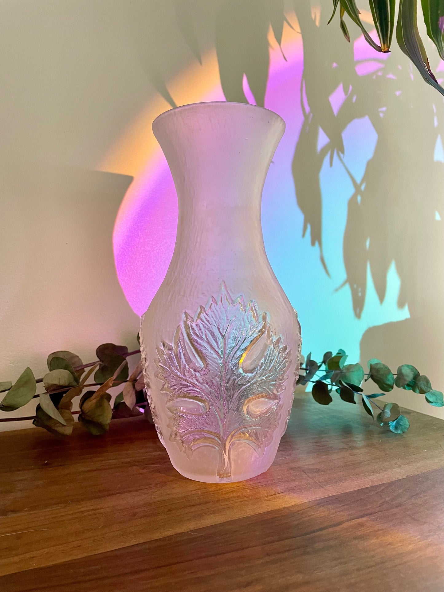 Vase en verre moulé