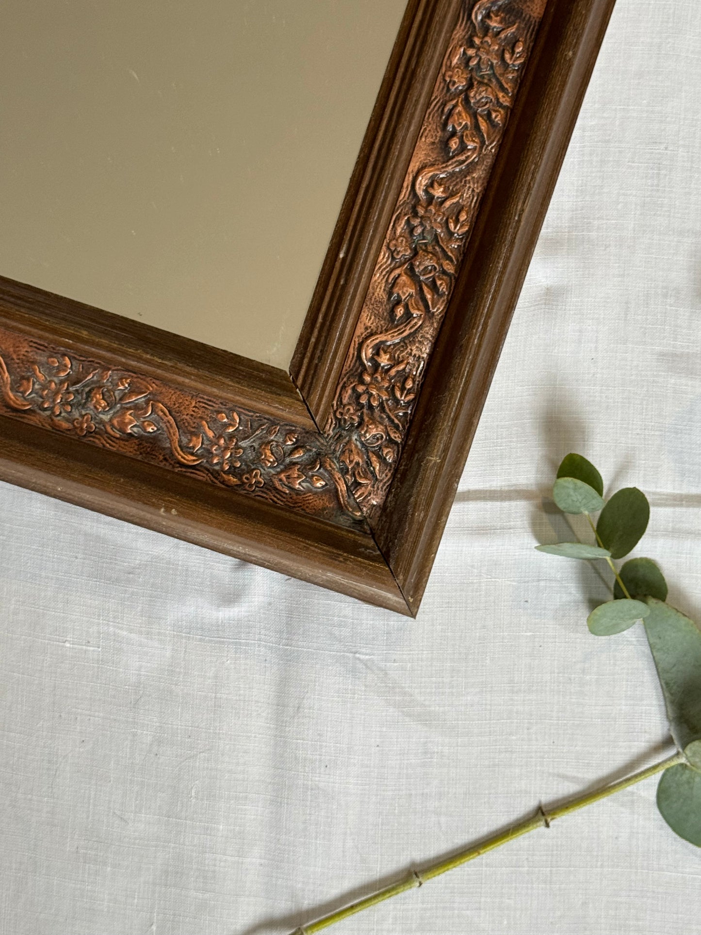 Miroir vintage cuivré en bois