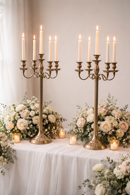 Deux très grands chandeliers