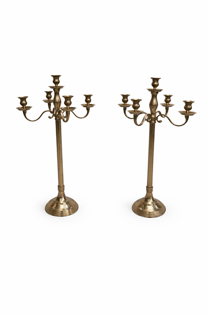Deux très grands chandeliers
