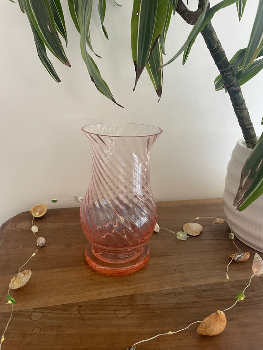 Vase rose en verre