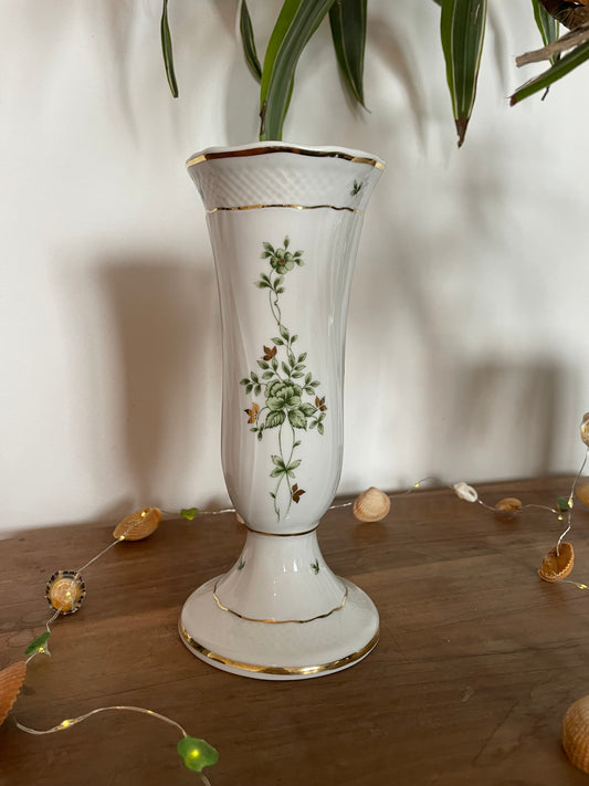 Vase en porcelaine Hongroise Hollohaza