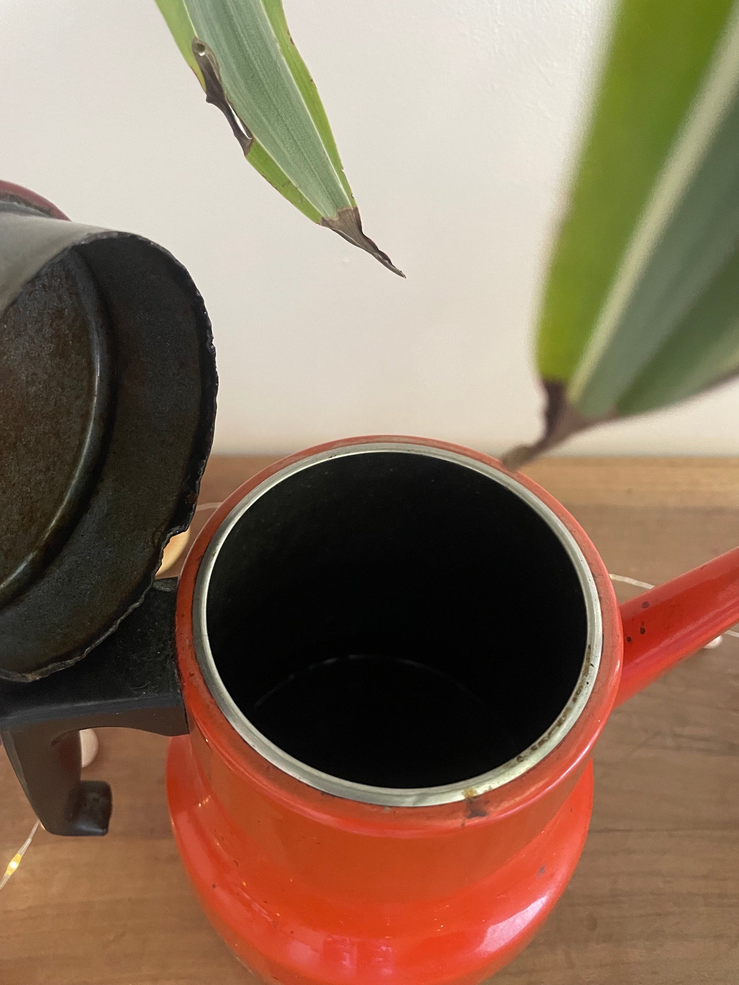 Cafetière émaillée orange vintage