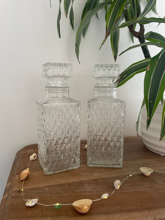 Carafe en verre ciselé